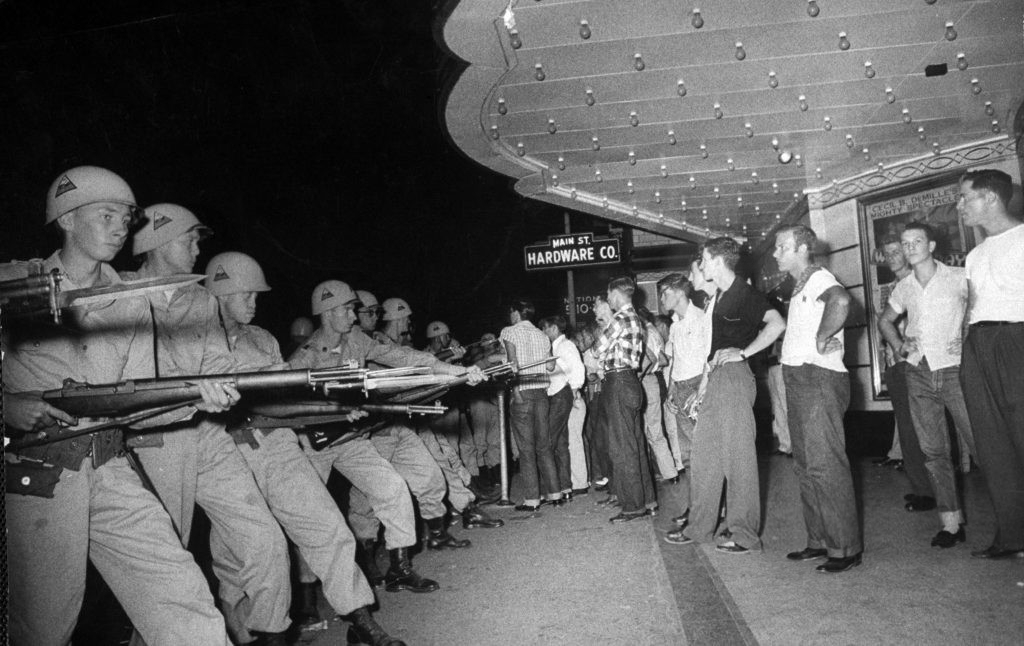 Vanlige folks idioti utnyttes til det fulle av «demokratiet», og dets mangfoldige derivasjoner og demagoger